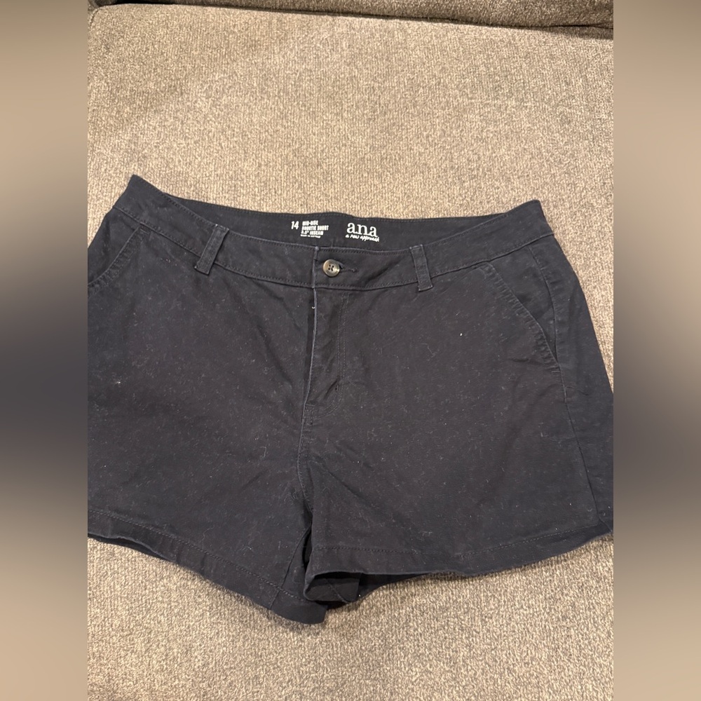 Black Cotton Mid Rise Shorts 3”  Women Size 14